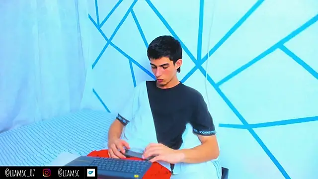 liam scott77 online show from September 25, 2025, 5:11 am