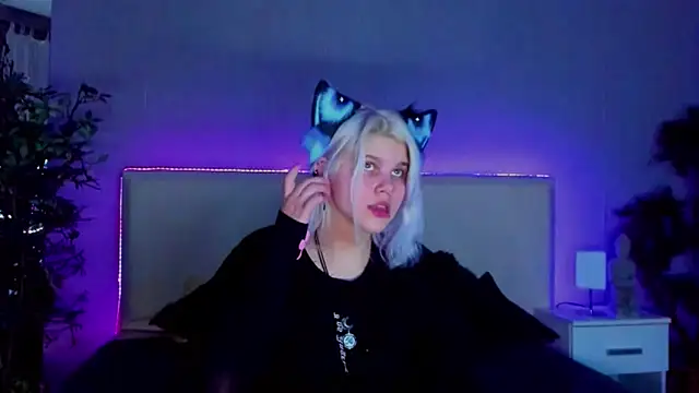 JoannLowe online show from January 18, 2025, 8:51 pm