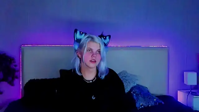 JoannLowe online show from February 11, 2025, 11:33 pm