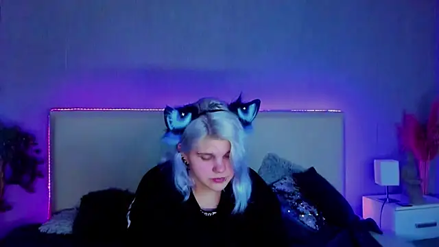 JoannLowe online show from February 15, 2025, 10:21 pm