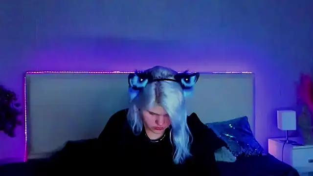 JoannLowe online show from February 18, 2025, 11:52 pm