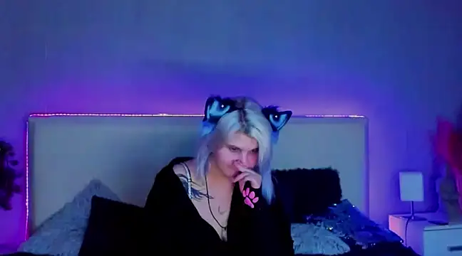 JoannLowe online show from February 27, 2025, 2:32 am