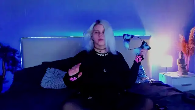 JoannLowe online show from March 19, 2025, 8:32 pm