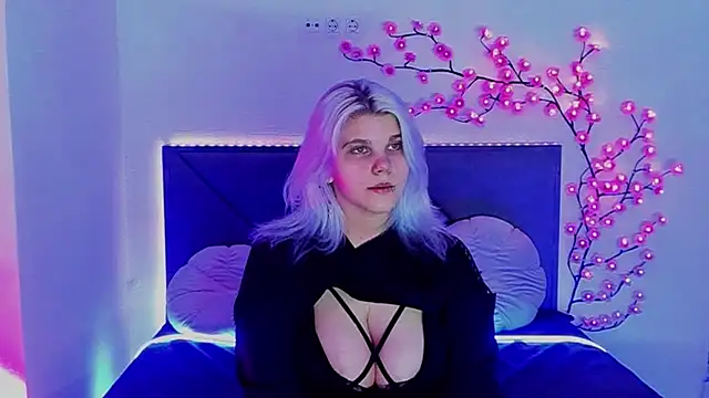 JoannLowe online show from February 27, 2026, 7:58 pm