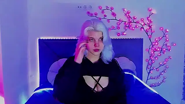 JoannLowe online show from April 19, 2026, 7:16 pm