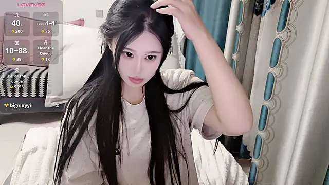 QQ-tutu online show from September 26, 2025, 1:37 pm