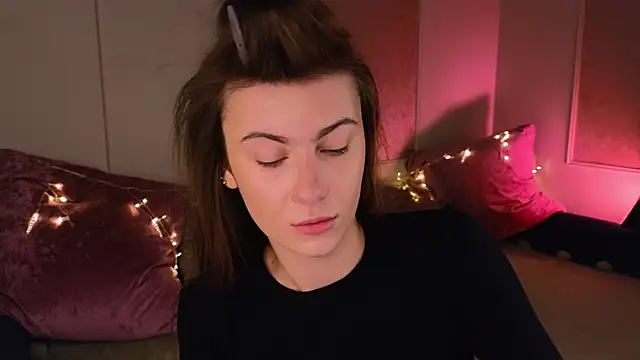 Snapshot of tomorrows_day chatting on December 4, 2025, 9:12 pm tomorrows day online show from December 4, 2025, 9:12 pm