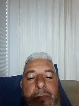 Snapshot of gordonunes chatting on May 17, 2026, 9:55 pm gordonunes online show from May 17, 2026, 9:55 pm