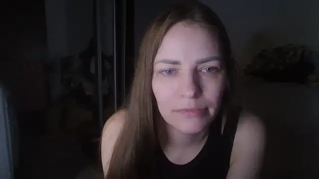 Snapshot of AnnaDiamond1 chatting on May 15, 2026, 9:44 pm AnnaDiamond1 online show from May 15, 2026, 9:44 pm