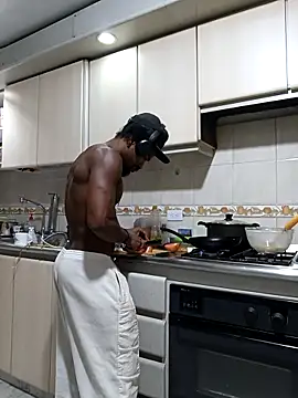 Siriss boyrag online show from November 7, 2025, 4:23 am