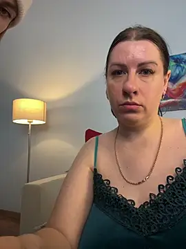 Evelinia online show from February 18, 2025, 5:42 pm