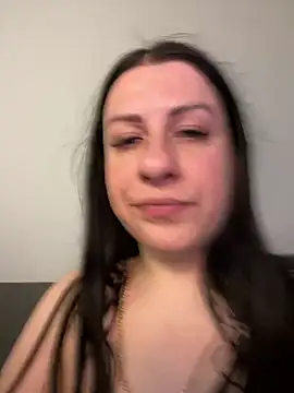 Evelinia online show from March 3, 2025, 1:53 pm