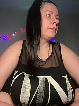 Evelinia online show from April 8, 2026, 3:12 pm