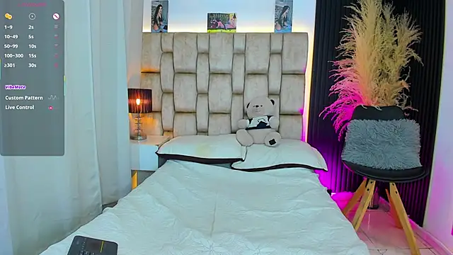 little sophie18 online show from April 23, 2026, 7:49 pm