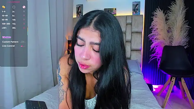 little sophie18 online show from June 8, 2026, 8:09 pm