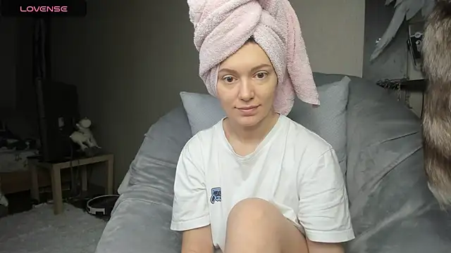 foxy blond online show from March 21, 2025, 3:22 am