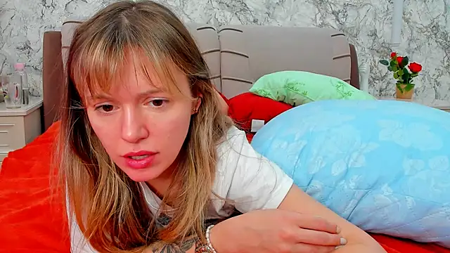 foxy blond online show from March 16, 2026, 5:44 am