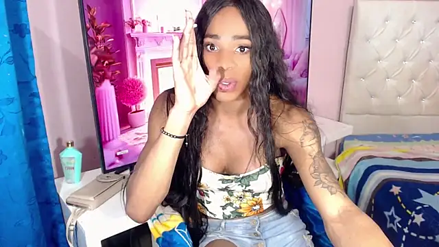 DannaDocell online show from February 26, 2025, 5:28 pm