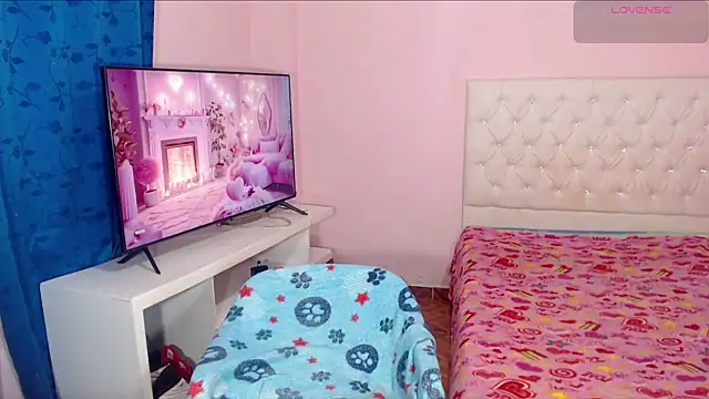 DannaDocell online show from March 8, 2025, 3:56 pm