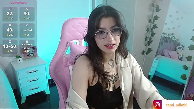 Snapshot of cami_mila9 chatting on January 8, 2025, 4:02 am cami mila9 online show from January 8, 2025, 4:02 am