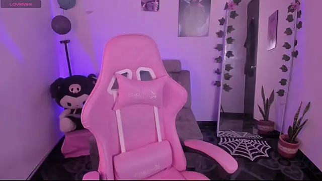 Snapshot of cami_mila9 chatting on October 15, 2025, 8:09 pm cami mila9 online show from October 15, 2025, 8:09 pm