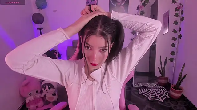 Snapshot of cami_mila9 chatting on October 16, 2025, 9:49 pm cami mila9 online show from October 16, 2025, 9:49 pm