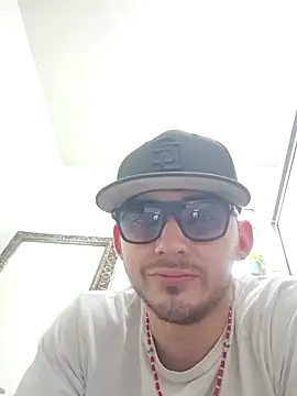 Snapshot of kevinsito1 chatting on May 25, 2026, 4:24 pm kevinsito1 online show from May 25, 2026, 4:24 pm