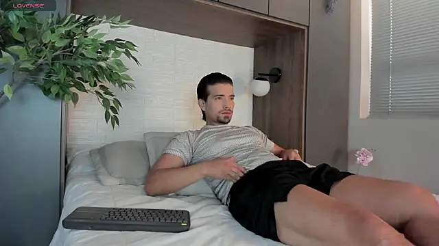 Ian Daviz online show from February 24, 2025, 8:03 pm