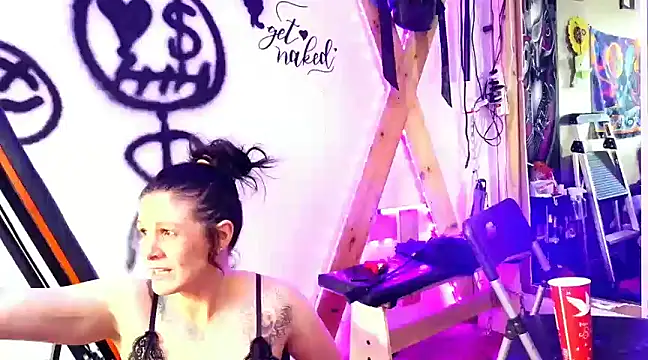 KRYZTALYNXXX online show from December 8, 2024, 5:01 pm