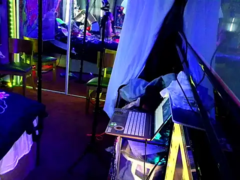 KRYZTALYNXXX online show from January 6, 2025, 2:14 pm