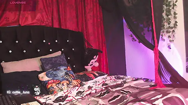 Poison luna online show from March 4, 2026, 5:57 am