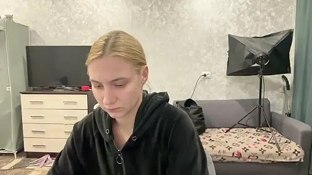 AnneBall online show from January 22, 2025, 5:06 pm