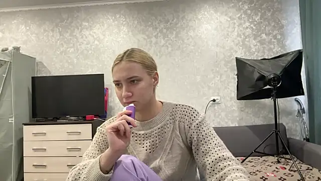 AnneBall online show from January 23, 2025, 9:18 am