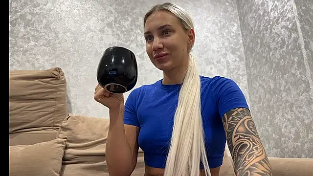 AnneBall online show from October 17, 2025, 12:52 pm