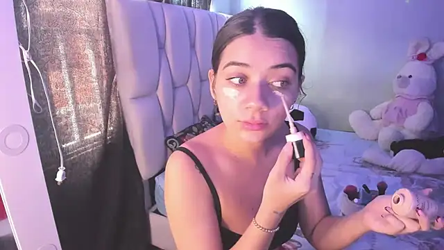 KittyKlum online show from October 10, 2025, 4:39 pm