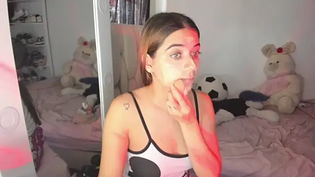 KittyKlum online show from April 21, 2026, 5:39 pm