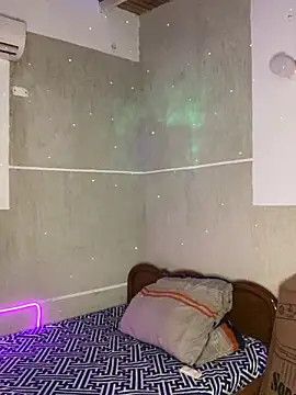 Mauuu18 online show from October 9, 2025, 11:36 pm