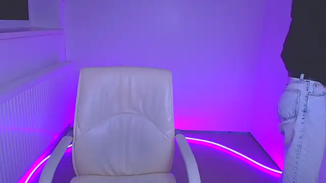 Eva Janee online show from January 22, 2025, 3:18 pm