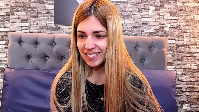 EvaaLovia1 online show from January 20, 2025, 2:25 pm