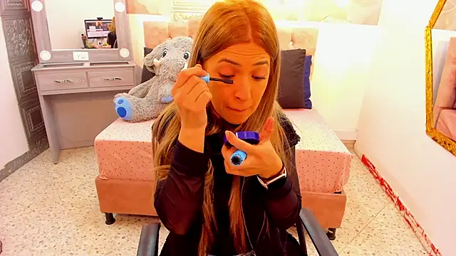 EvaaLovia1 online show from February 17, 2025, 1:10 pm