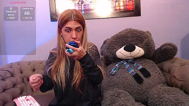 EvaaLovia1 online show from February 28, 2025, 1:25 pm