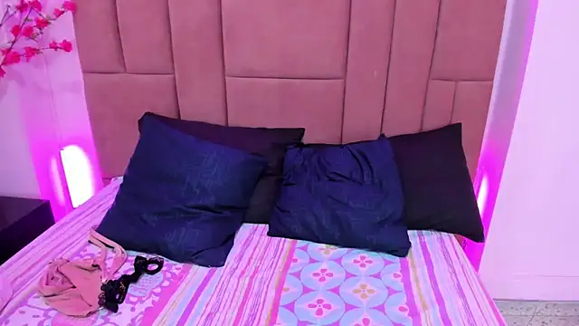 EvaaLovia1 online show from March 11, 2025, 4:51 pm