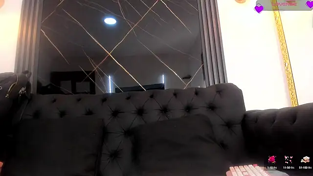 EvaaLovia1 online show from September 23, 2025, 1:47 pm