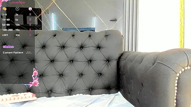 EvaaLovia1 online show from September 27, 2025, 2:11 pm