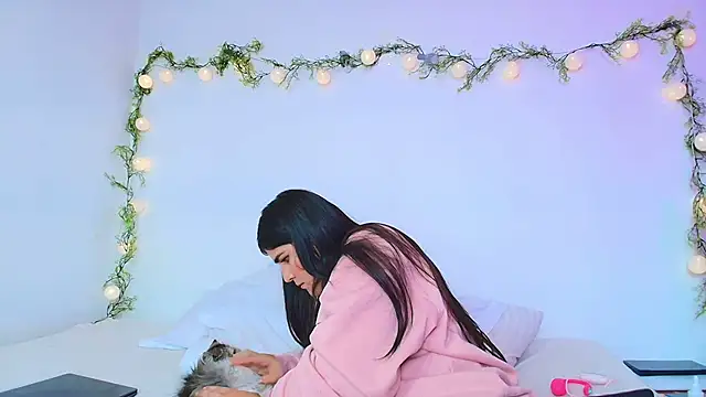 Amara vega online show from April 19, 2026, 3:55 pm