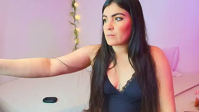 Amara vega online show from April 21, 2026, 12:00 pm