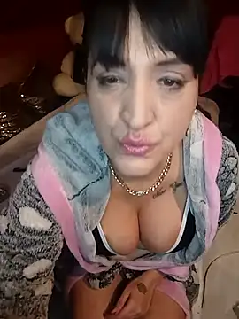 Snapshot of Tiffany35 chatting on December 19, 2025, 7:10 pm Tiffany35 online show from December 19, 2025, 7:10 pm