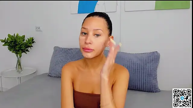 Snapshot of SelenaRousey chatting on August 2, 2026, 7:07 am SelenaRousey online show from August 2, 2026, 7:07 am