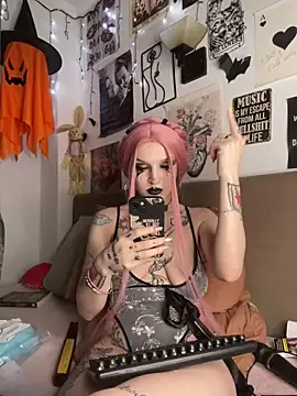 MoonAgnes online show from April 22, 2026, 4:19 pm