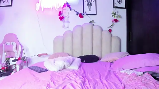 NaomiAsha online show from March 18, 2025, 2:36 am